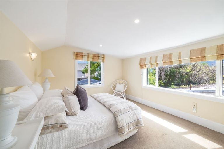 Photo of property in 17 Searells Road, Strowan, Christchurch, 8052