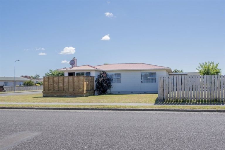 Photo of property in 35 Solway Street, Levin, 5510