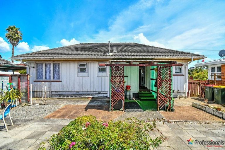 Photo of property in 11 Staines Avenue, Mangere East, Auckland, 2024