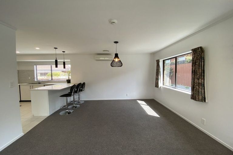 Photo of property in 1/92 Mirrabooka Avenue, Botany Downs, Auckland, 2010