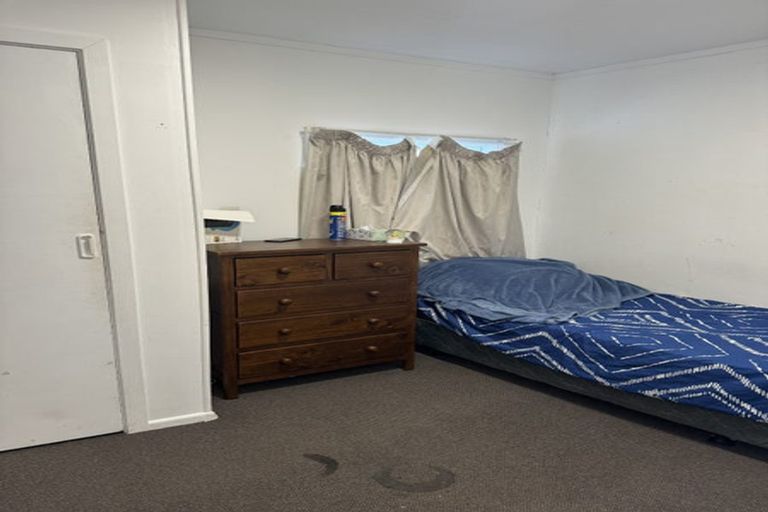 Photo of property in 17 Edgeworth Road, Glenfield, Auckland, 0629