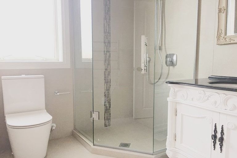 Photo of property in 18 Colliston Rise, Pinehill, Auckland, 0632