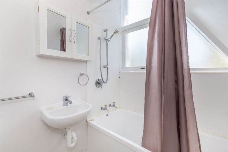 Photo of property in 74a Memorial Avenue, Ilam, Christchurch, 8053