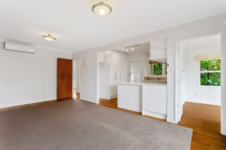 Photo of property in 1/5 Dudding Avenue, Northcote, Auckland, 0627
