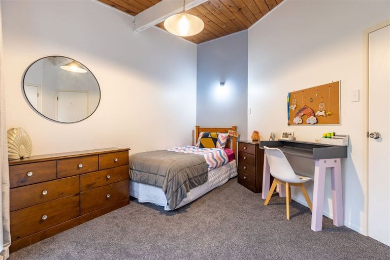 Photo of property in 8 Woodstock Place, Hokowhitu, Palmerston North, 4410