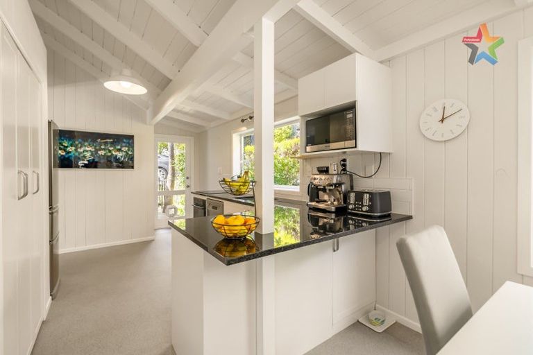 Photo of property in 31 Pekanga Road, Normandale, Lower Hutt, 5010