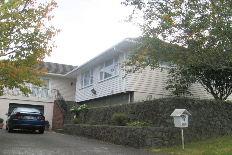 Photo of property in 9 Woodhouse Avenue, Karori, Wellington, 6012