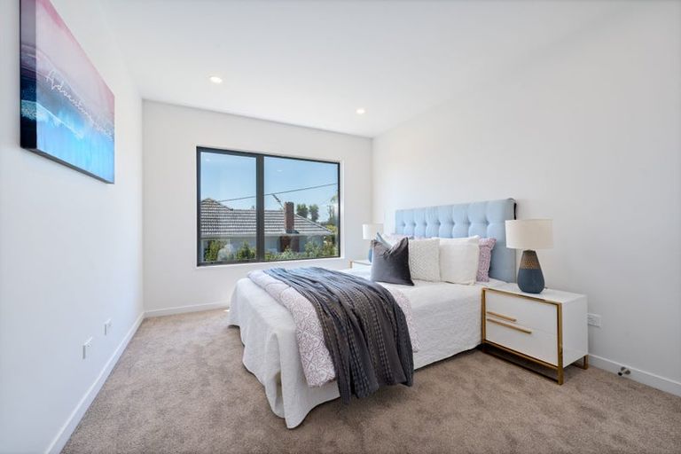 Photo of property in 21d Barron Drive, Green Bay, Auckland, 0604