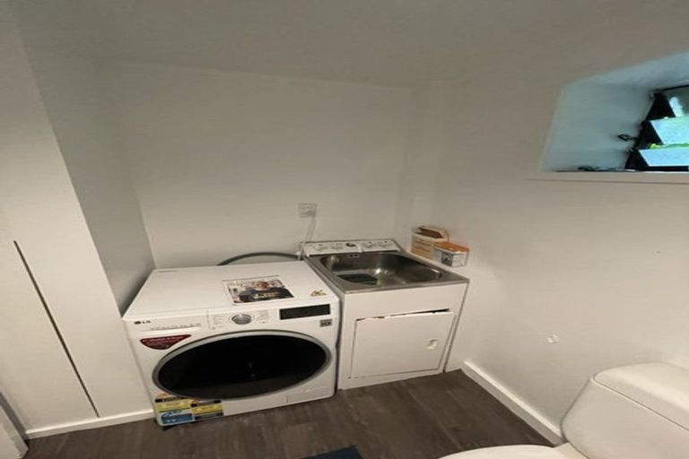 Photo of property in 90 Sunnyside Road, Sunnyvale, Auckland, 0612