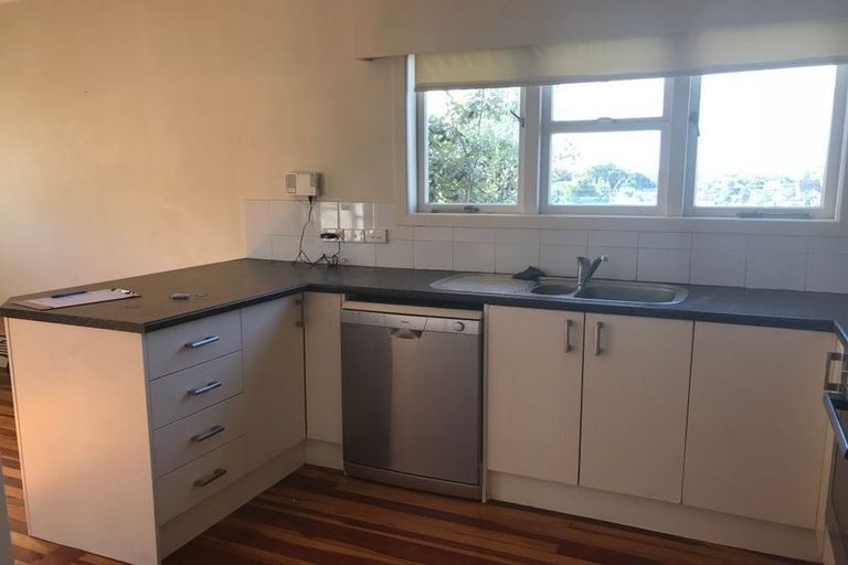 Photo of property in 1/1 Quebec Road, Milford, Auckland, 0620