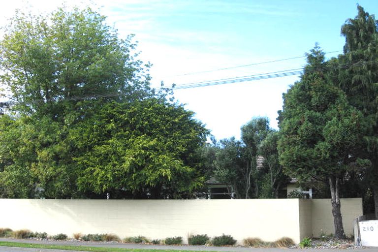 Photo of property in 214 Ilam Road, Ilam, Christchurch, 8041