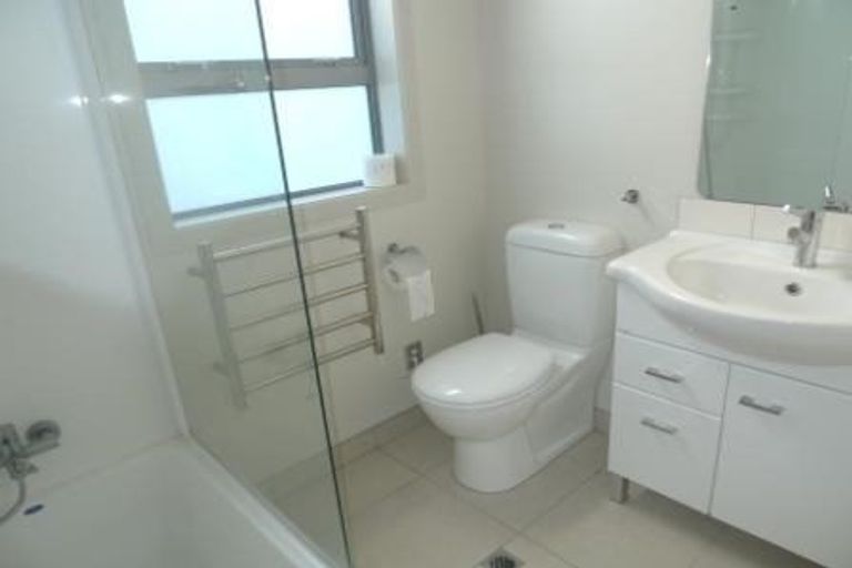 Photo of property in 52d Mandalay Terrace, Khandallah, Wellington, 6035