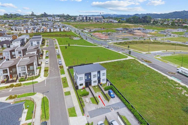Photo of property in 8b Lumbarda Drive, Kumeu, 0810