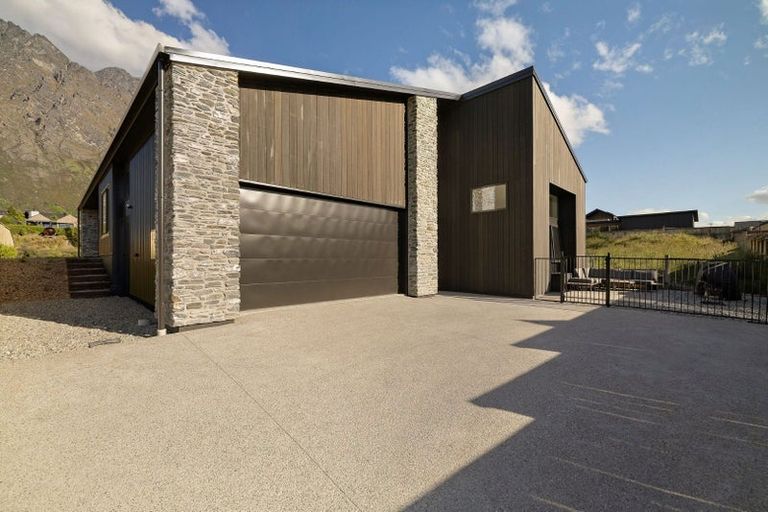 Photo of property in 39 Spur Ridge Rise, Jacks Point, 9371