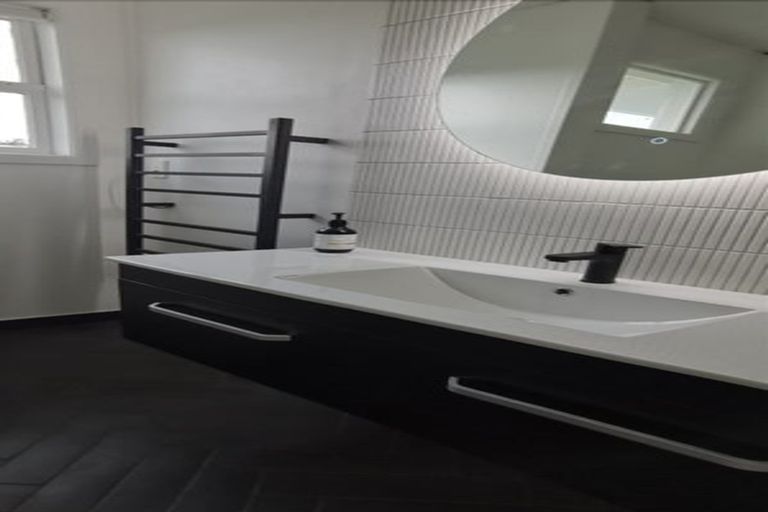 Photo of property in 1/11 Tristram Avenue, Forrest Hill, Auckland, 0620