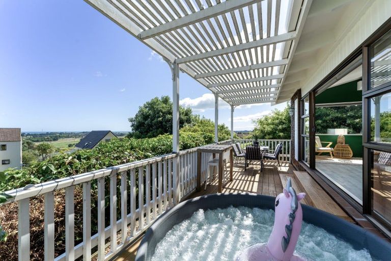 Photo of property in 1 Mohua Street, Waikanae, 5036