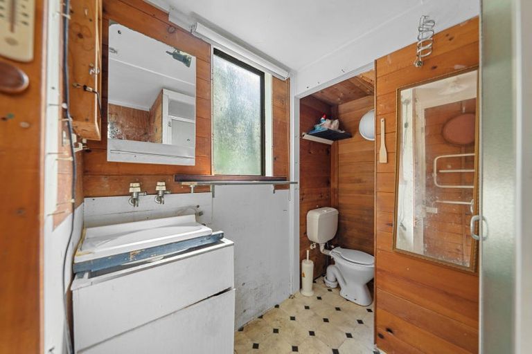 Photo of property in 14 Te Aute Ridge Road, Waitakere, Henderson, 0781