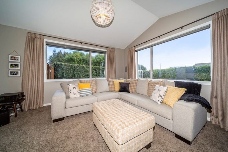 Photo of property in 21 Heta Road, Highlands Park, New Plymouth, 4312