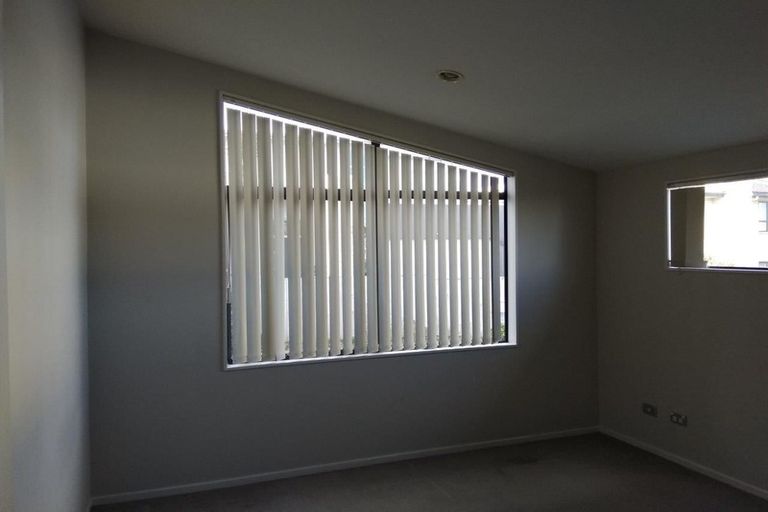 Photo of property in 21 Zara Court, Windsor Park, Auckland, 0632