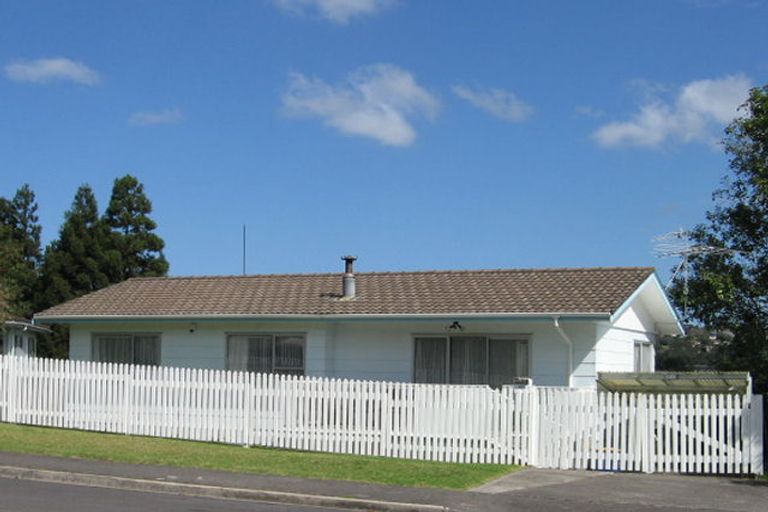 Photo of property in 1/10 Jarrah Place, Massey, Auckland, 0614