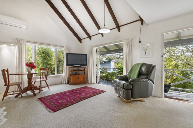 Photo of property in 2/52 Saddleback Rise, Murrays Bay, Auckland, 0630