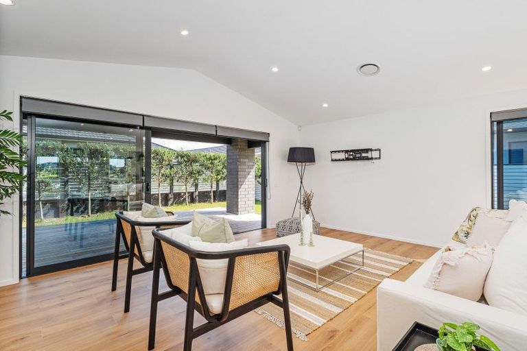 Photo of property in 18 Awatea Drive, Whitianga, 3510