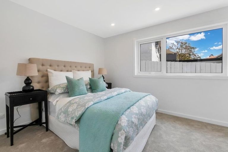 Photo of property in 19 Scarboro Terrace, Murrays Bay, Auckland, 0630