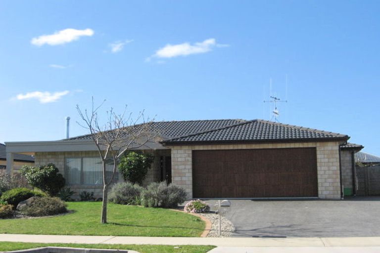 Photo of property in 15 Oreti Crescent, Papamoa Beach, Papamoa, 3118