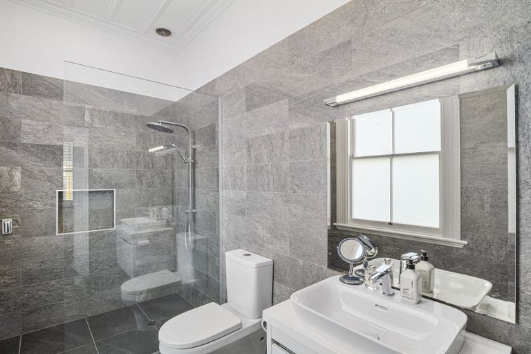 Photo of property in 154 Hinemoa Street, Birkenhead, Auckland, 0626