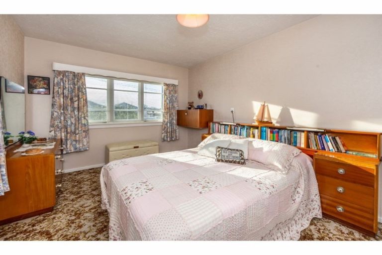 Photo of property in 13 Cradock Street, South New Brighton, Christchurch, 8062