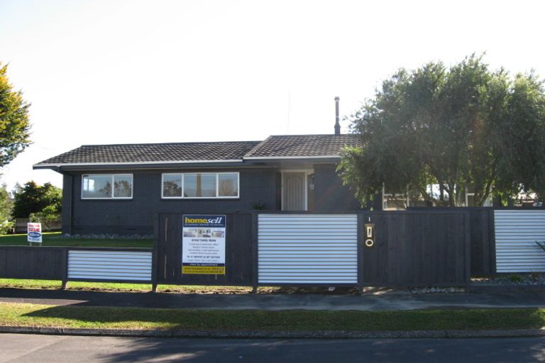 Photo of property in 1 Burwood Place, Silverdale, Hamilton, 3216