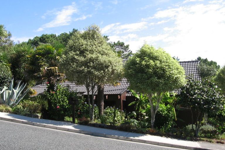 Photo of property in 1 Saddleback Rise, Murrays Bay, Auckland, 0630