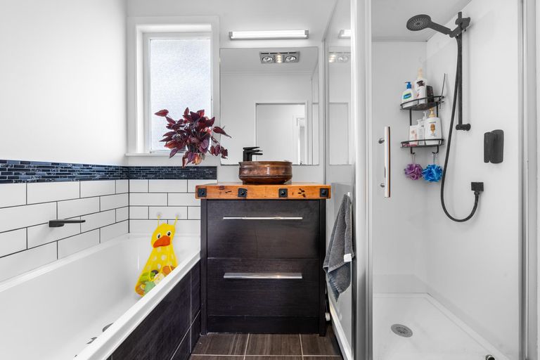 Photo of property in 16 Filmer Place, Melville, Hamilton, 3206