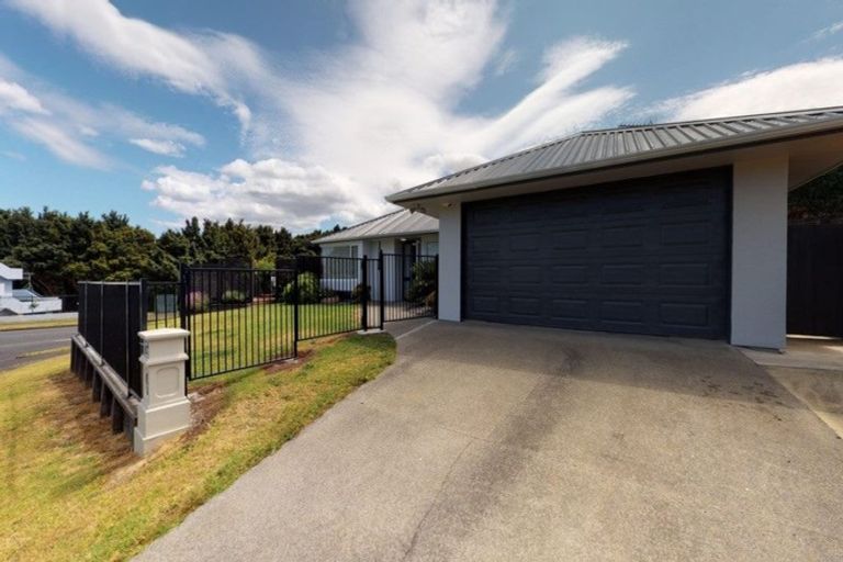 Photo of property in 1/2 Calluna Crescent, Totara Heights, Auckland, 2105