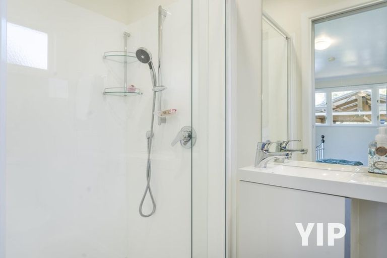 Photo of property in 10 Turville Crescent, Newlands, Wellington, 6037