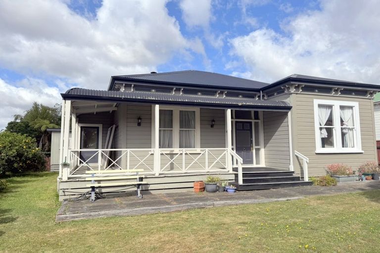 Photo of property in 12 Grant Street, Dannevirke, 4930