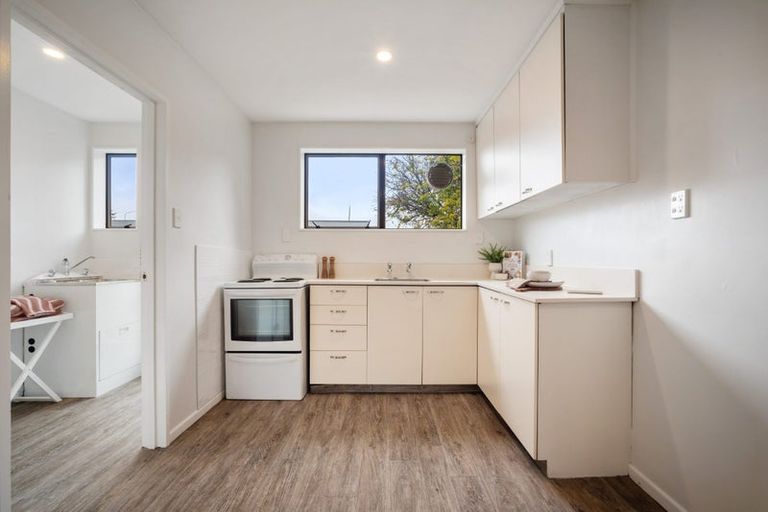 Photo of property in 2/32 Prestons Road, Redwood, Christchurch, 8051