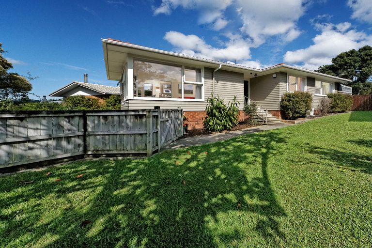 Photo of property in 79 La Rosa Street, Green Bay, Auckland, 0604