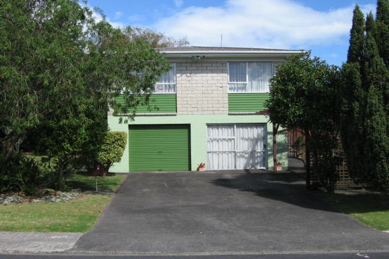 Photo of property in 2/70 Cliff View Drive, Green Bay, Auckland, 0604