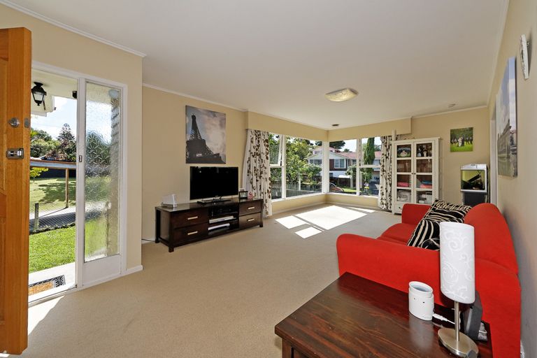 Photo of property in 79 La Rosa Street, Green Bay, Auckland, 0604