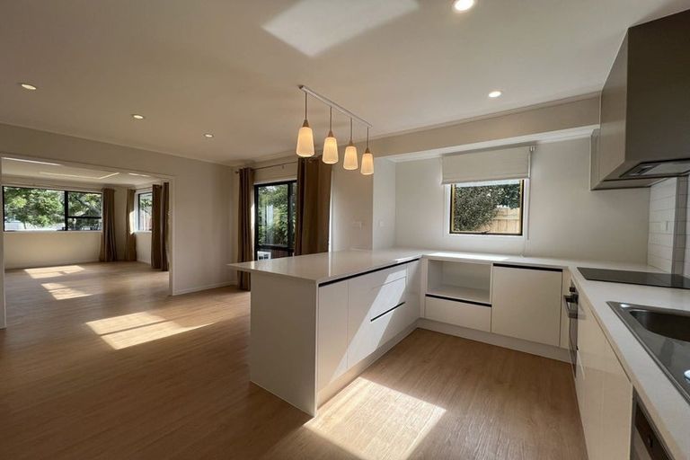 Photo of property in 107 Weatherly Road, Torbay, Auckland, 0630