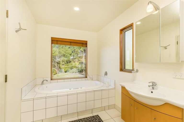 Photo of property in 407 Grays Road, Pauatahanui, Porirua, 5381