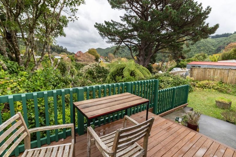 Photo of property in 18 Whangakoko Grove, Birchville, Upper Hutt, 5018