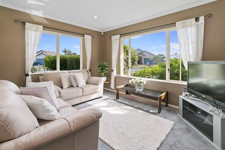 Photo of property in 154 Wattle Farm Road, Wattle Downs, Auckland, 2103