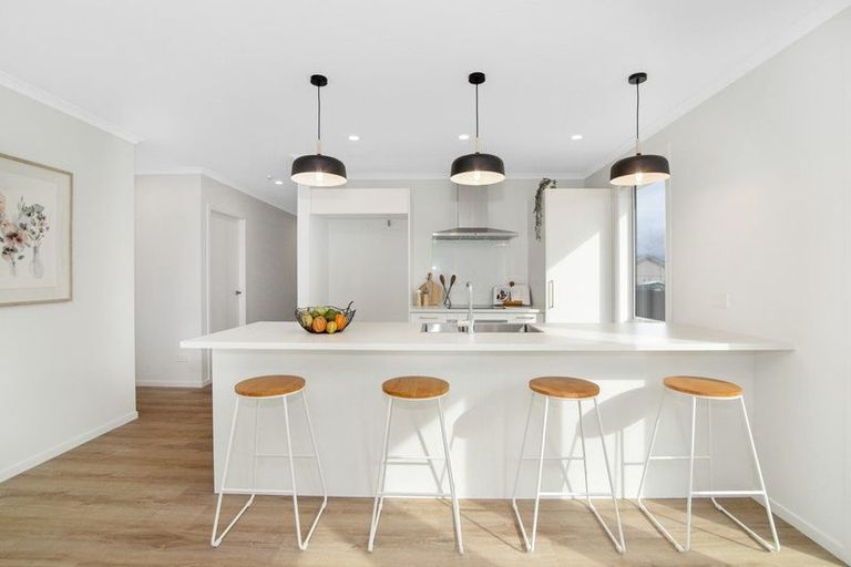 Photo of property in 1 Hauhake Lane, Omokoroa, 3114