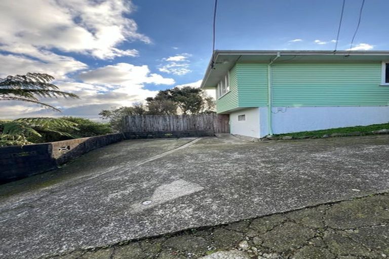 Photo of property in 100 Helston Road, Paparangi, Wellington, 6037