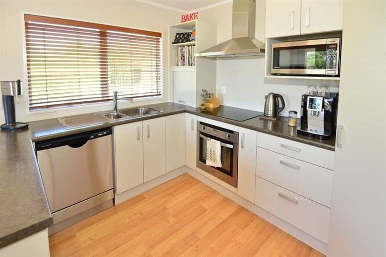 Photo of property in 97 Unsworth Drive, Unsworth Heights, Auckland, 0632