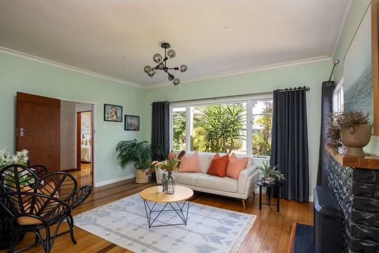 Photo of property in 65 Paynters Avenue, Strandon, New Plymouth, 4312