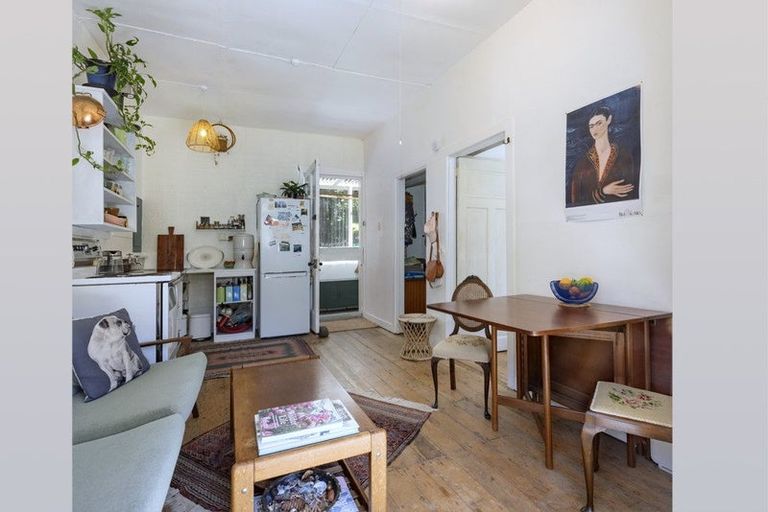 Photo of property in 37 Glenesk Road, Piha, New Lynn, 0772