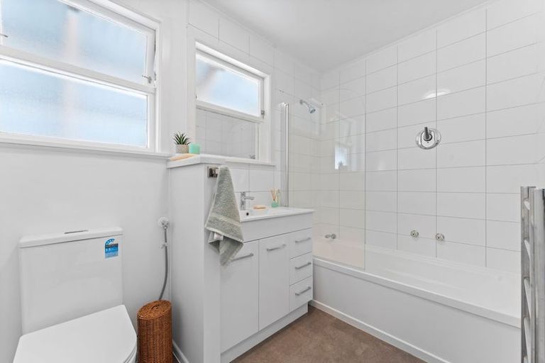 Photo of property in 21 Mcquarrie Avenue, Wattle Downs, Auckland, 2103